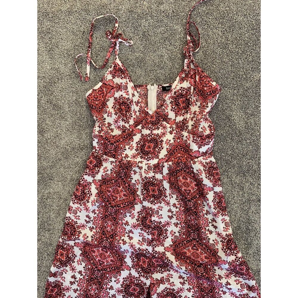 Boohoo Women’s Jumpsuit Size 4 Red White Back Zipper V-Neck Spaghetti Straps GUC - Picture 3 of 11